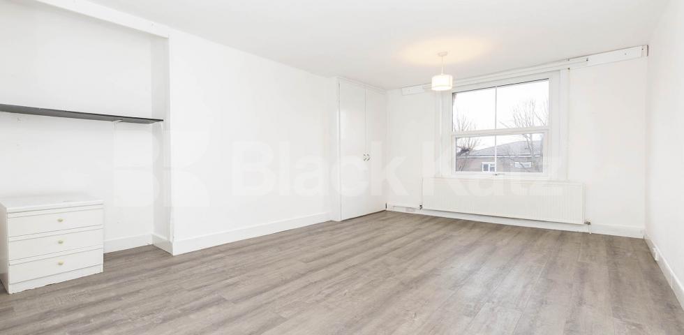 Split over two floors a large 3 bedroom apartment with kitchen diner Hungerford Road, Hillmarton Conservation Area 